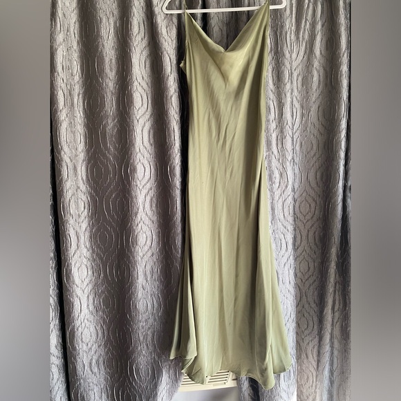Sage green dress - Picture 2 of 6
